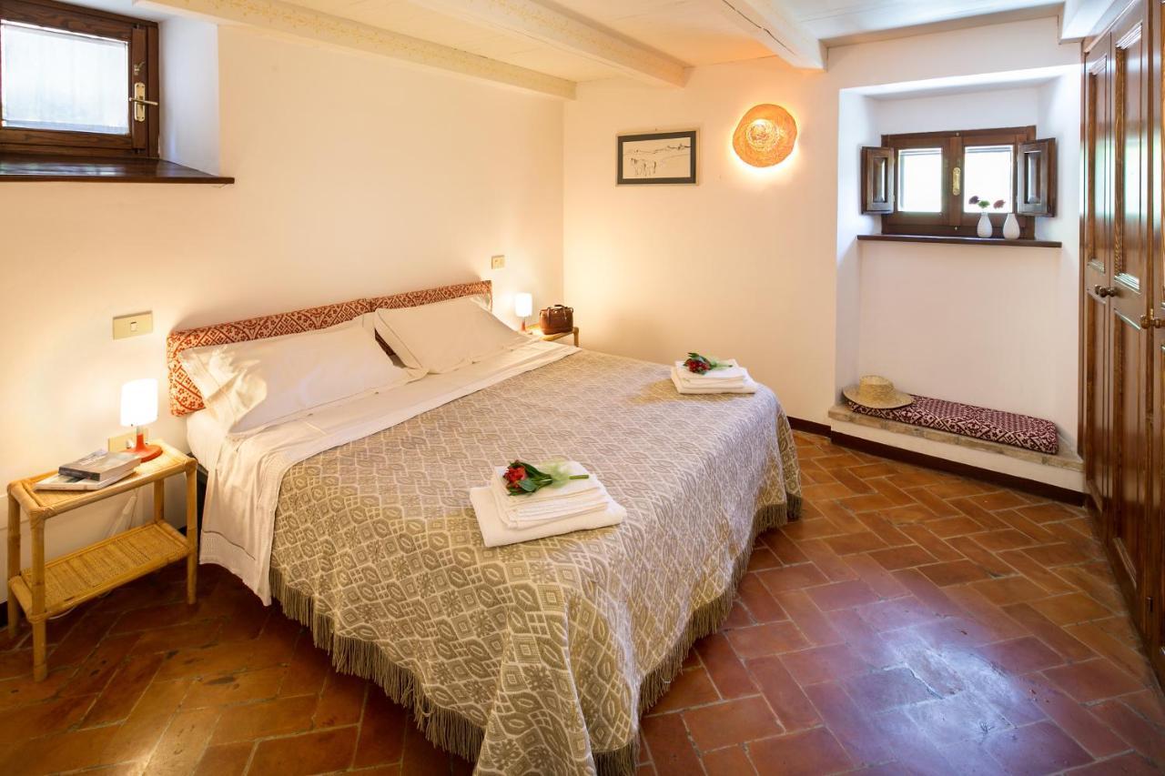 Residence Menotre Rasiglia Quarto foto