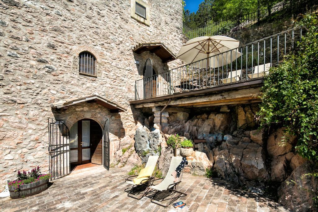 Residence Menotre Rasiglia Quarto foto